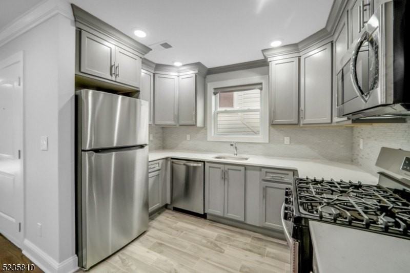 146 N 15th St #2 - Photo 3 of 23