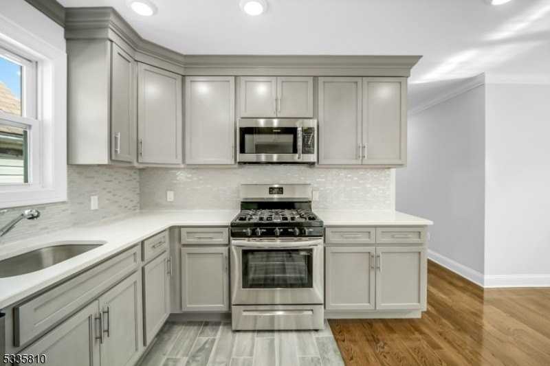 146 N 15th St #2 - Photo 4 of 23