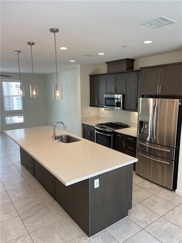 789 Windward Way - Photo 3 of 12