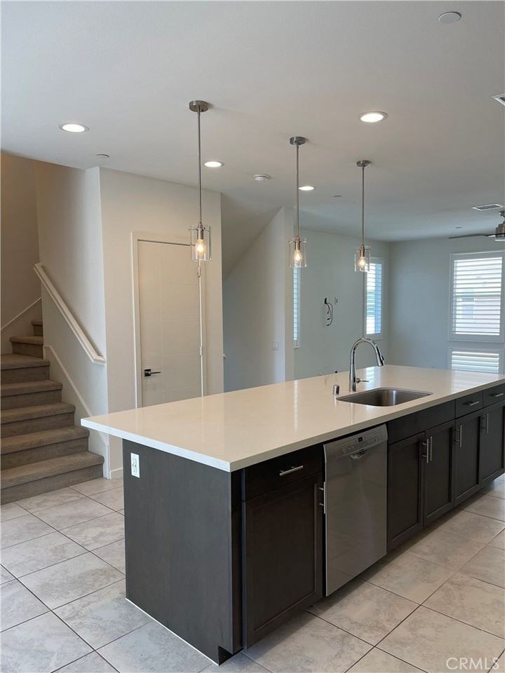 789 Windward Way - Photo 4 of 12