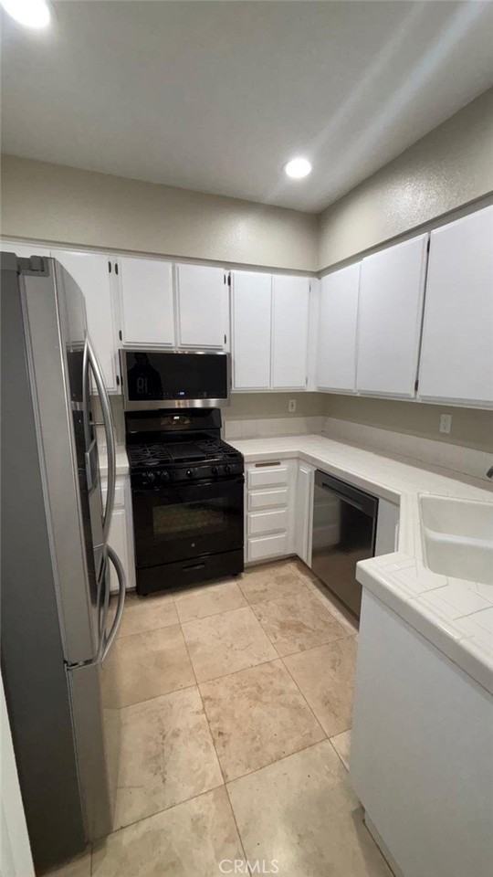 27546 Jasmine Ave - Photo 3 of 12