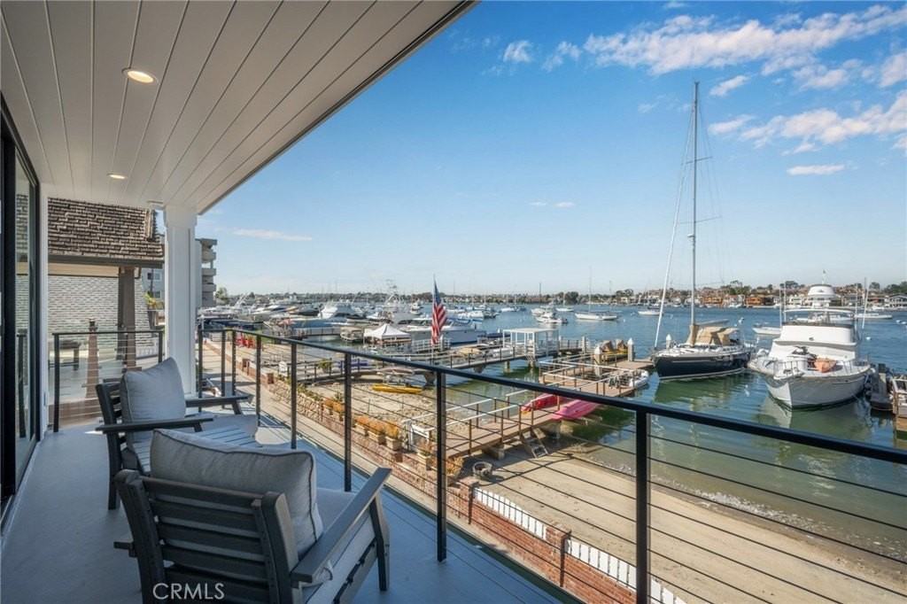 413 E Edgewater Ave - Photo 2 of 50