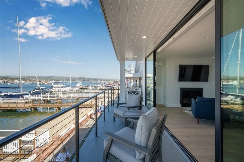 413 E Edgewater Ave - Photo 3 of 50