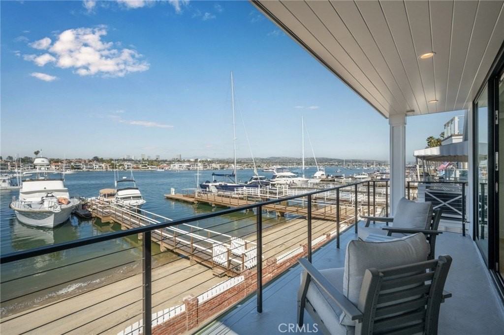 413 E Edgewater Ave - Photo 4 of 50