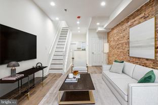 912 N Milton Ave - Photo 1 of 1