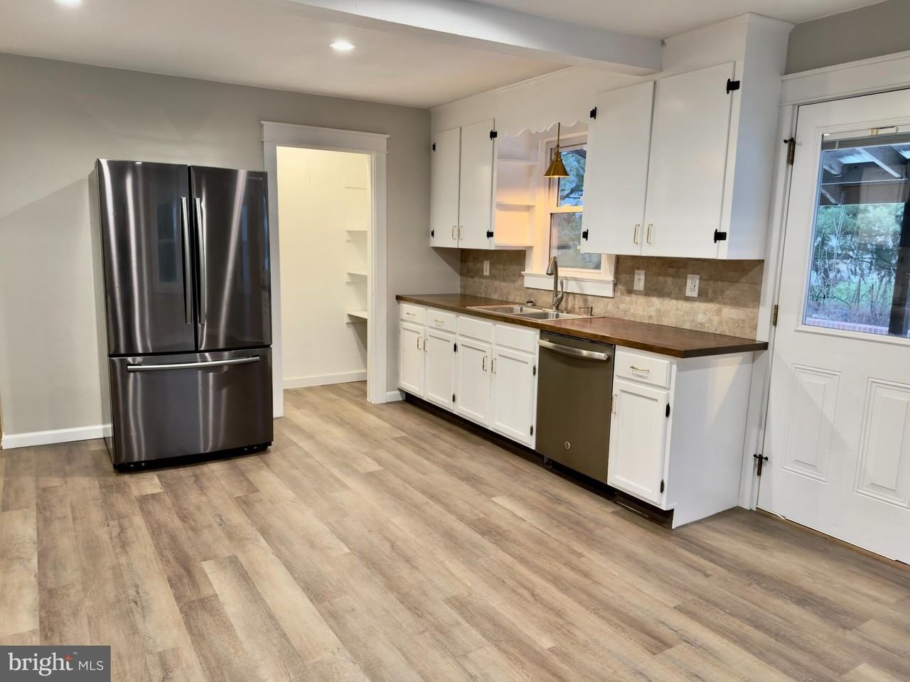 1819 Walnut Bottom Rd - Photo 3 of 7