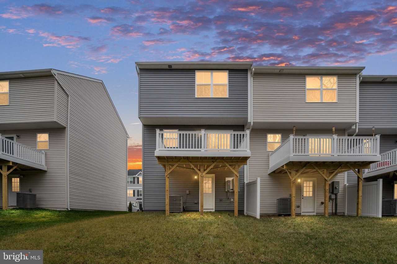 7263 Congressional Cir - Photo 2 of 47