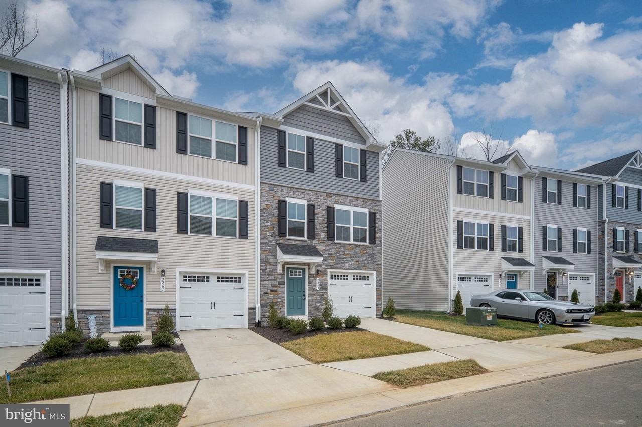 7263 Congressional Cir - Photo 3 of 47