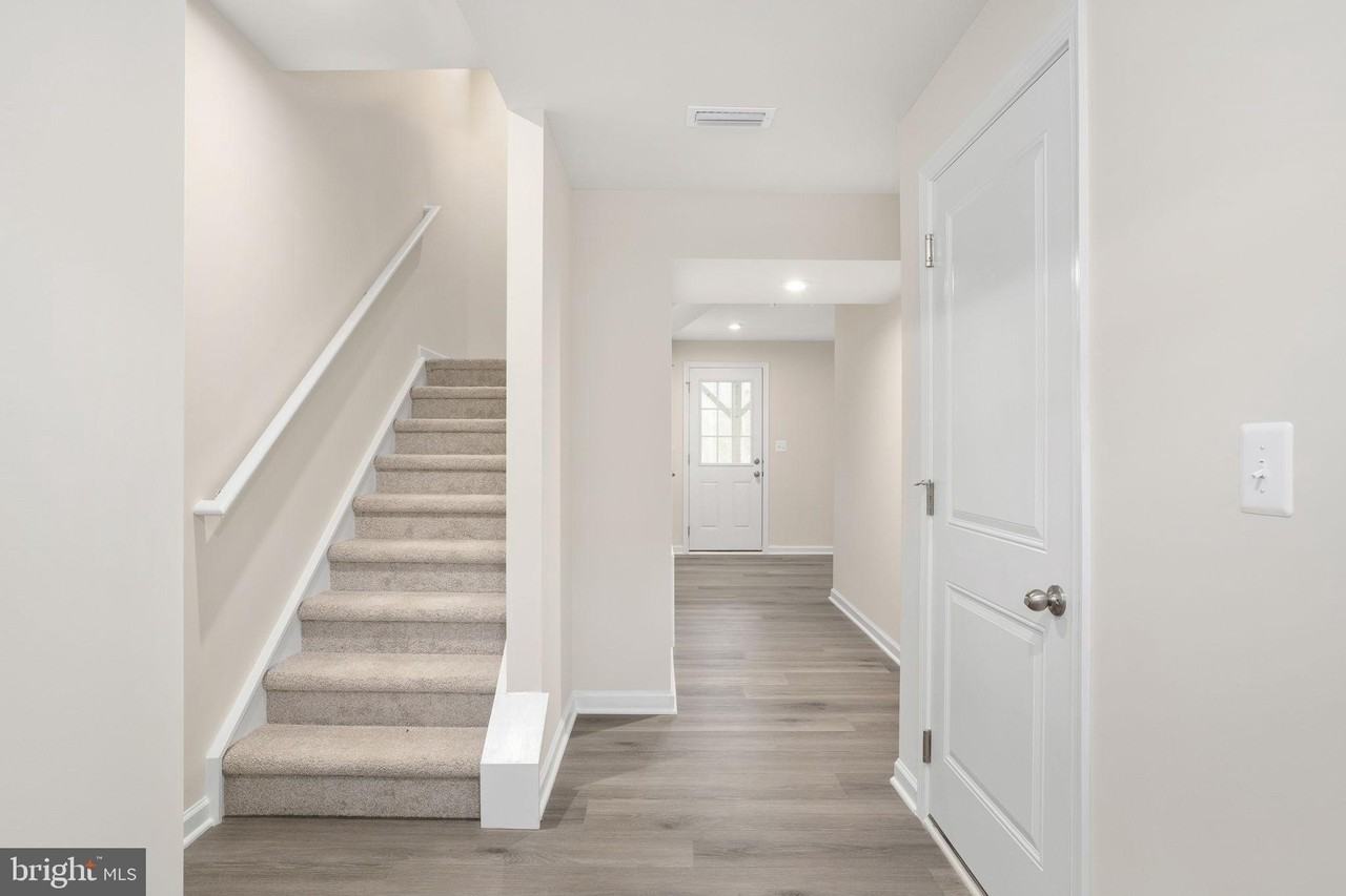 7263 Congressional Cir - Photo 7 of 47