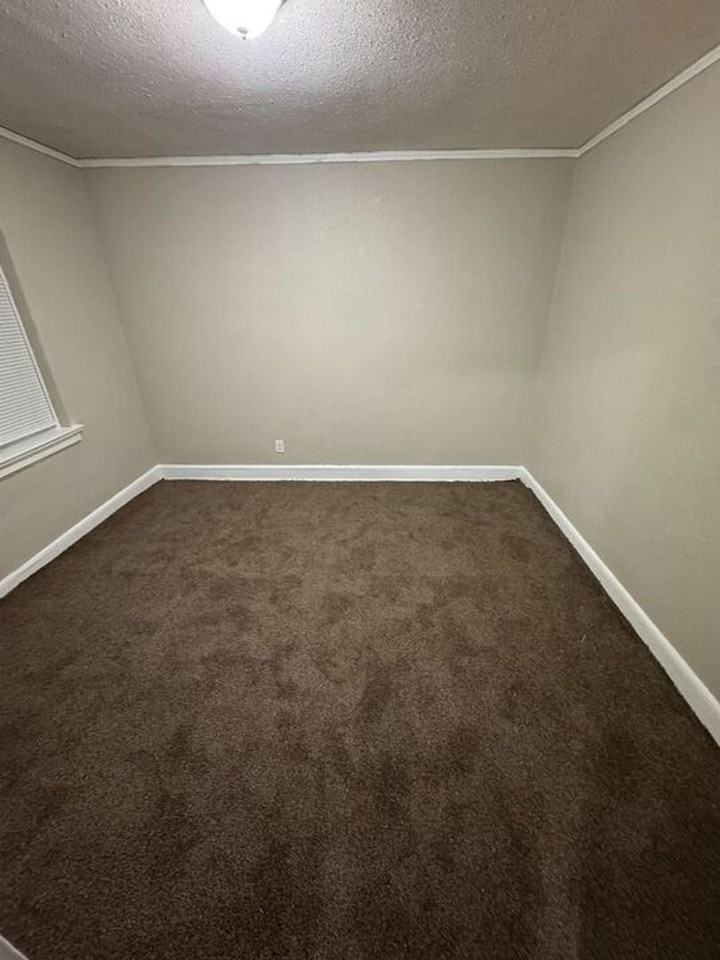 Teutonia Apartments - Photo 3 of 9