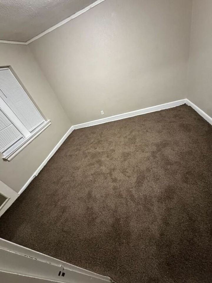 Teutonia Apartments - Photo 4 of 9