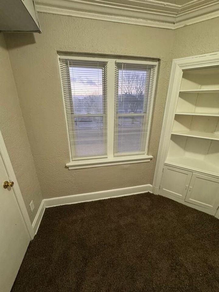 Teutonia Apartments - Photo 6 of 9