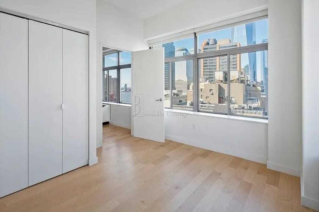 90 Washington St #14A - Photo 2 of 5