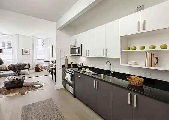 Pine St #1131 - Photo 3 of 6