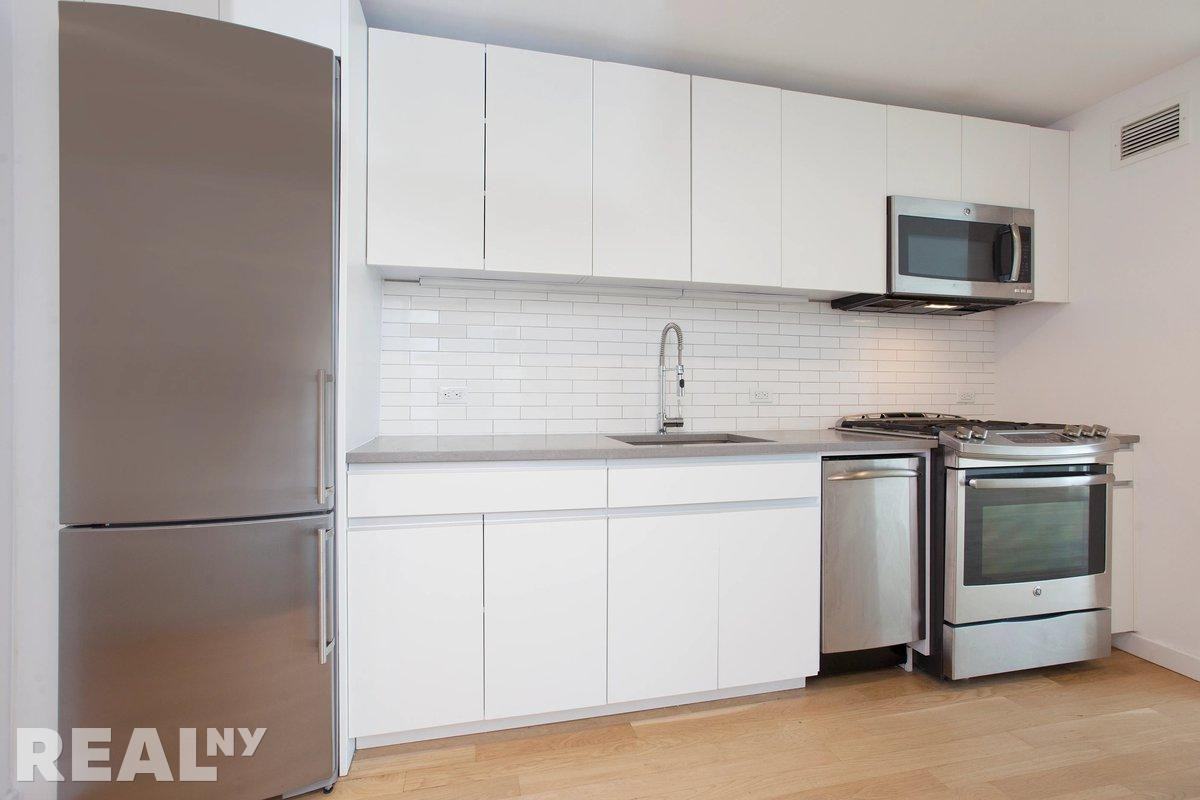 E Houston St #12C - Photo 2 of 9