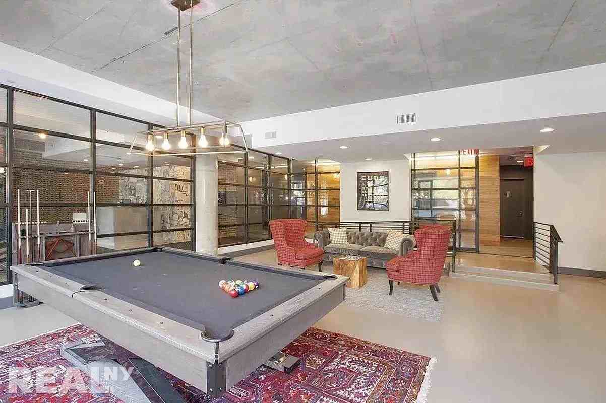 E Houston St #12C - Photo 7 of 9