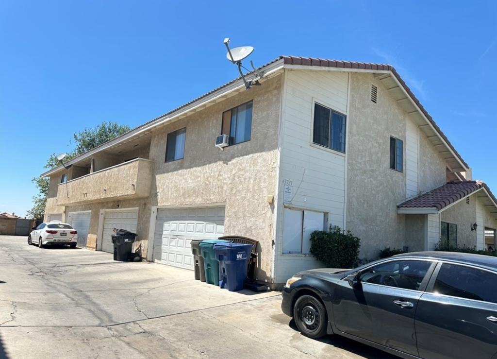 43731 8th St E - Photo 2 of 10