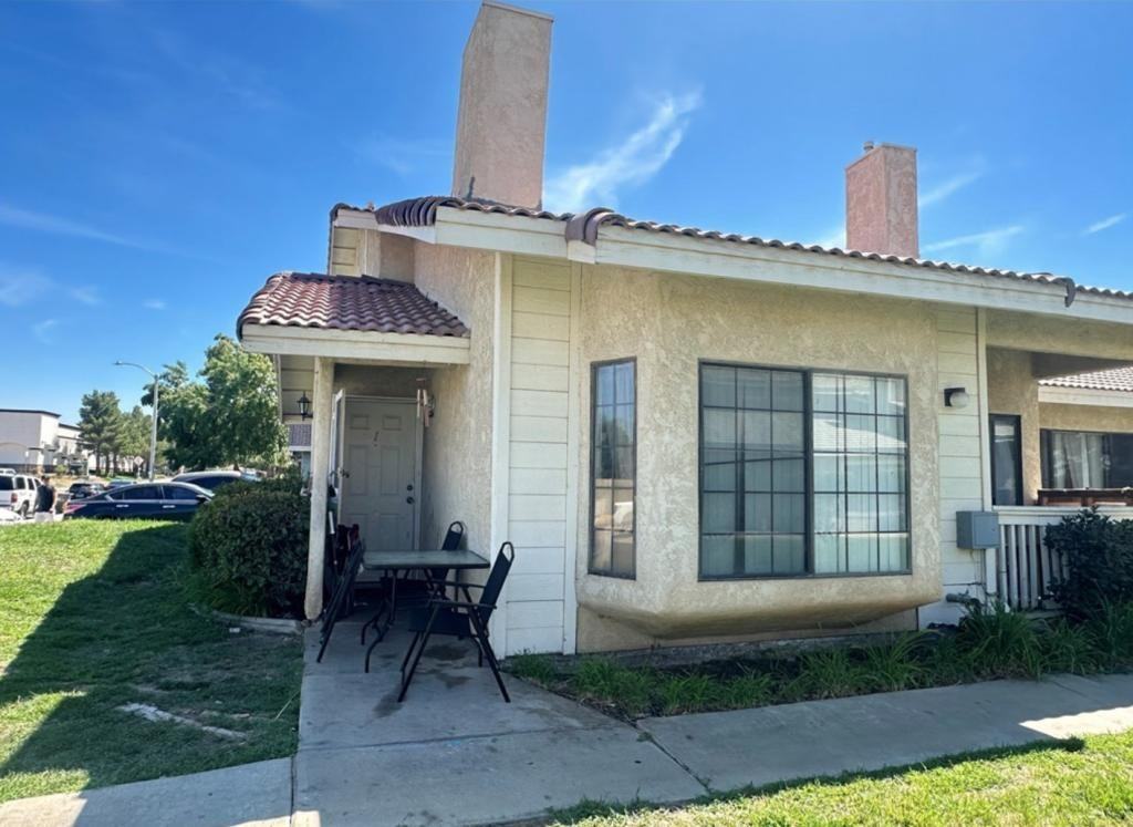 43731 8th St E - Photo 3 of 10