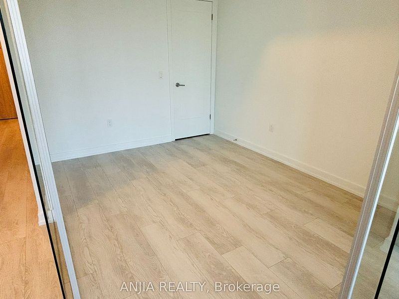 801 The Queensway #607 - Photo 4 of 7