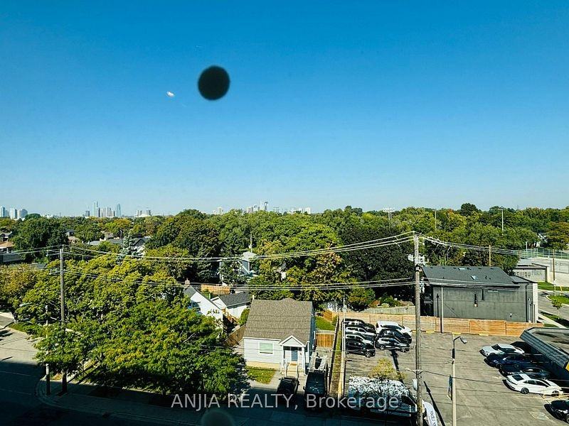 801 The Queensway #607 - Photo 5 of 7