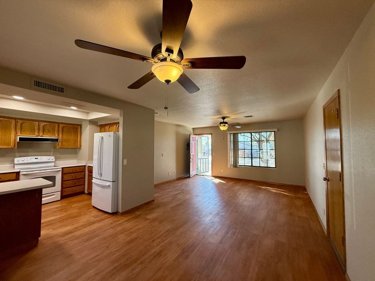 150 El Rio Dr - Photo 4 of 17