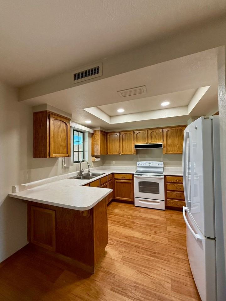 150 El Rio Dr - Photo 5 of 17