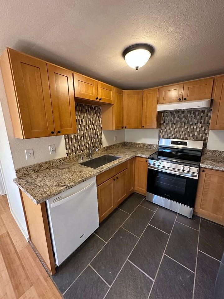 3616 N 11th St - Photo 3 of 14