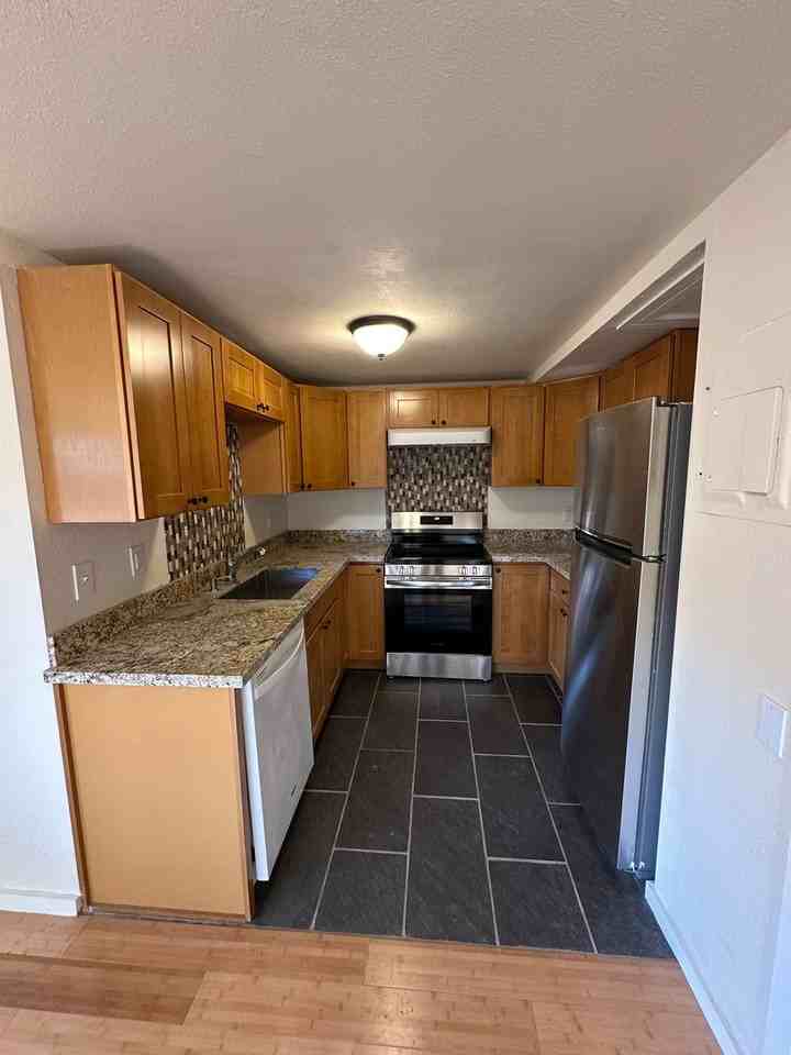 3616 N 11th St - Photo 4 of 14