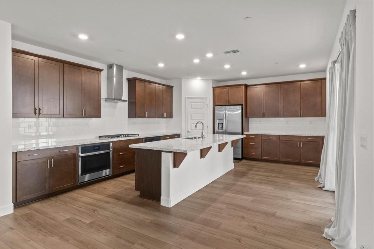 6089 Waddington Way - Photo 4 of 35