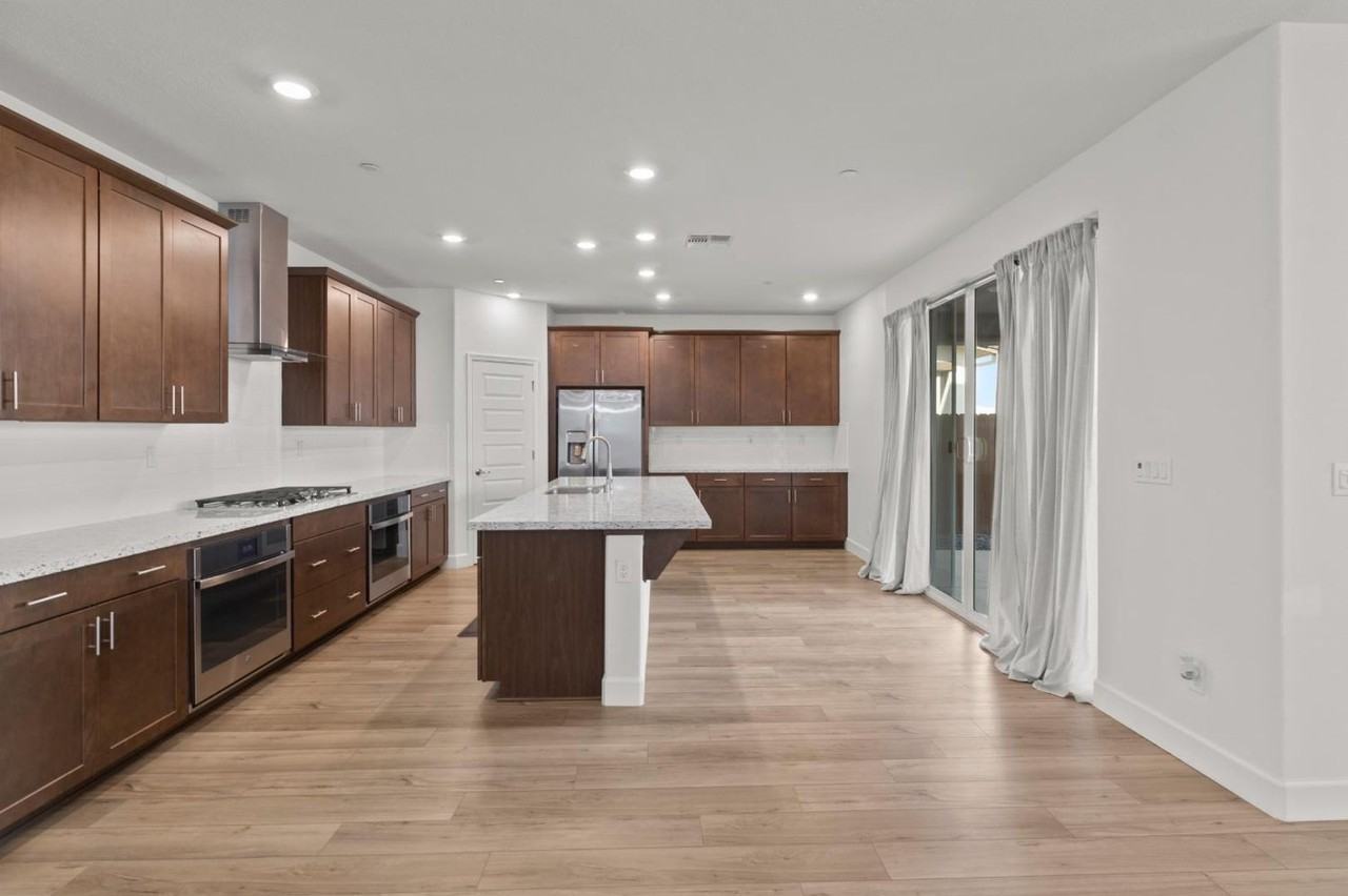 6089 Waddington Way - Photo 6 of 35