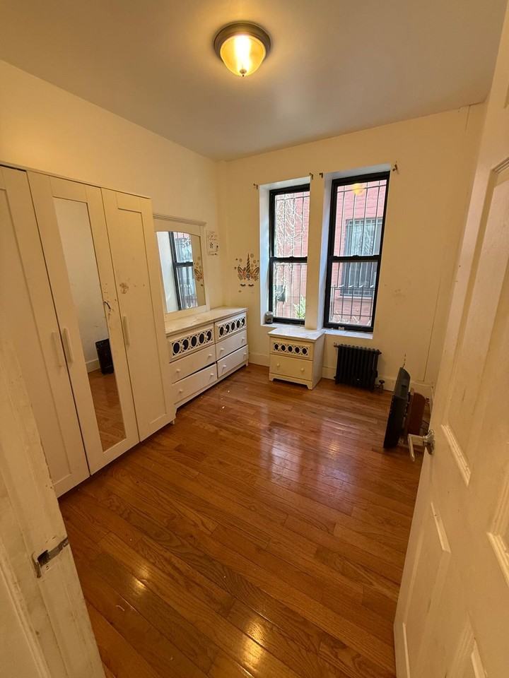 737 Sheffield Avenue - Photo 2 of 7