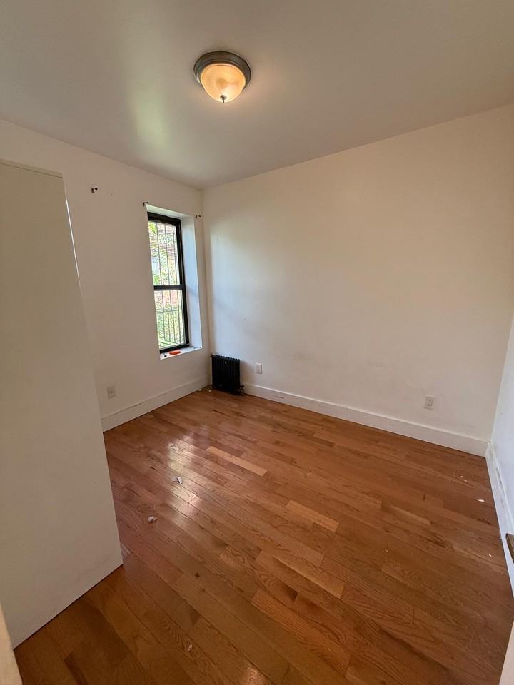 737 Sheffield Avenue - Photo 5 of 7