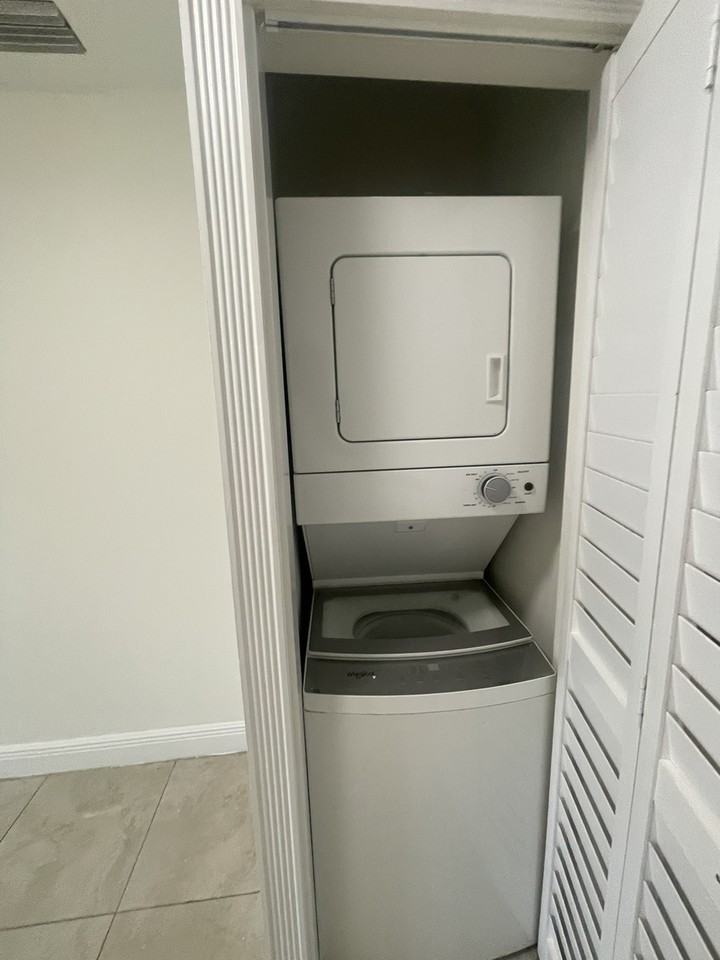 201 Southwest 7th Street #9 - Photo 3 of 12