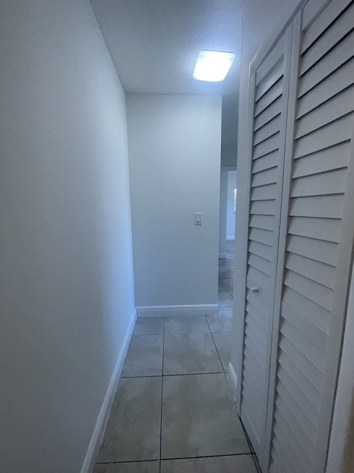 201 Southwest 7th Street #9 - Photo 5 of 12