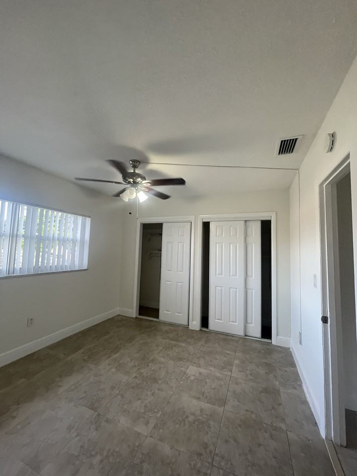 201 Southwest 7th Street #9 - Photo 4 of 12