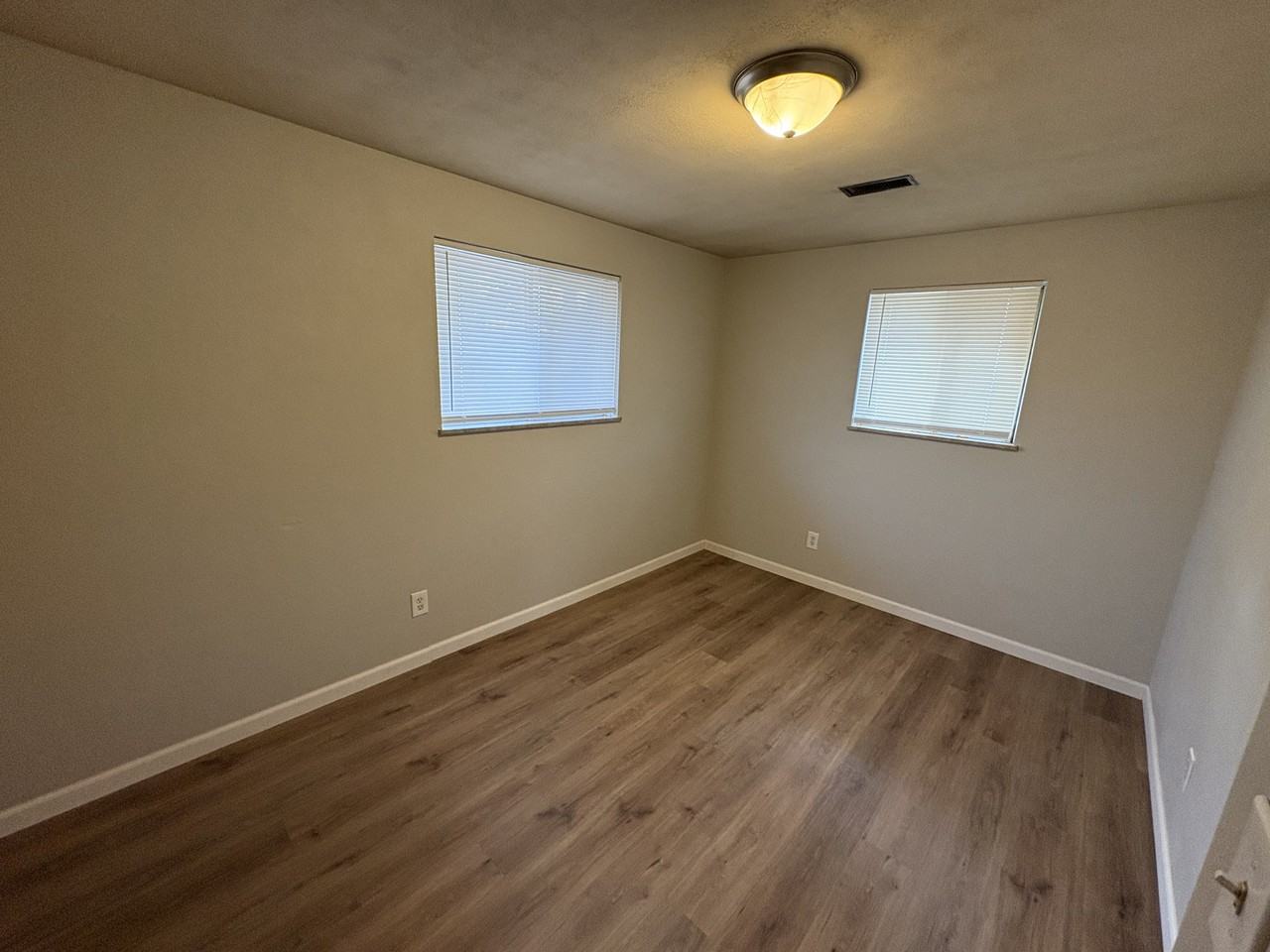 2613 West Wardcliffe Drive #B - Photo 3 of 10