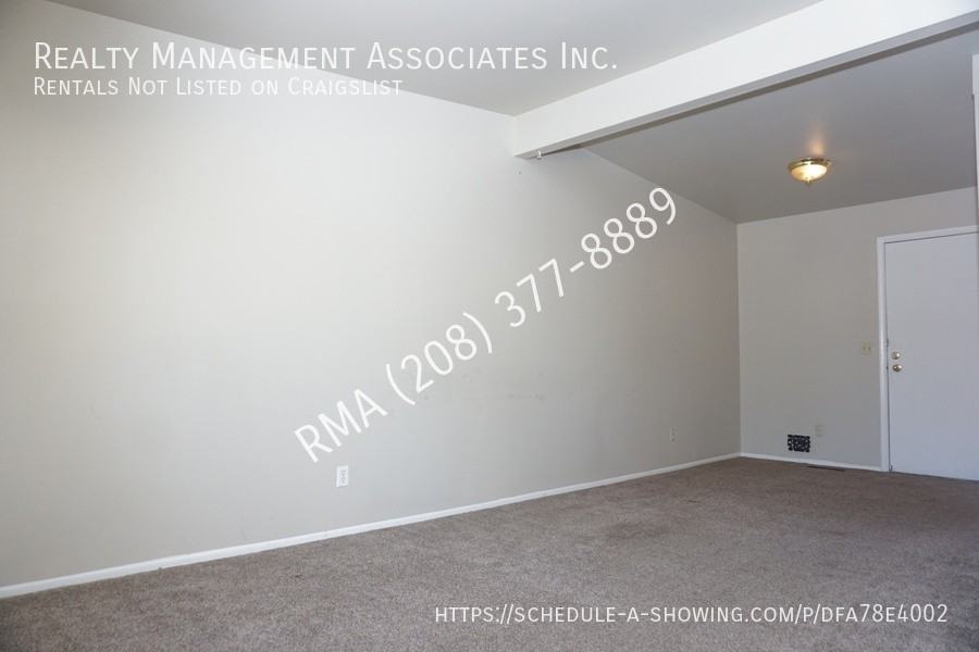 1903 N 32nd St - Photo 3 of 8