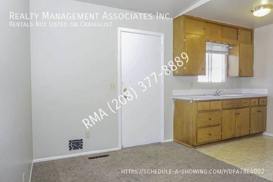 1903 N 32nd St - Photo 5 of 8