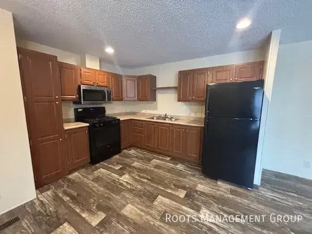 4 Birch Crest Dr #4 - Photo 3 of 17