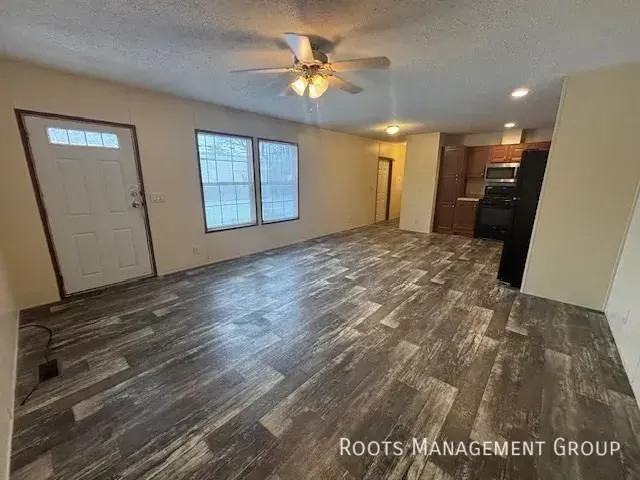 4 Birch Crest Dr #4 - Photo 5 of 17