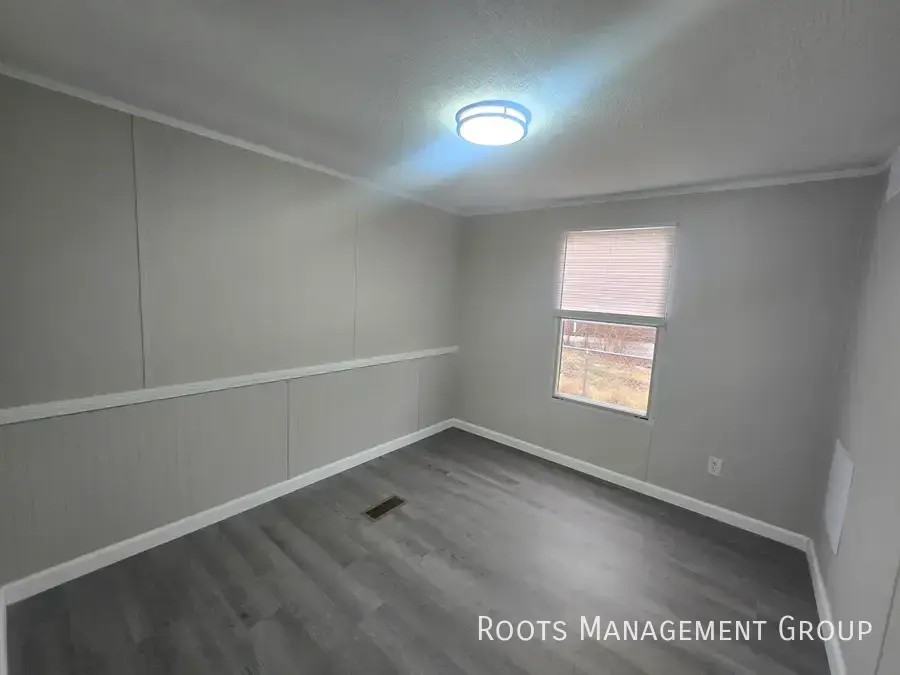 8411 N Selkirk Dr - Photo 3 of 10