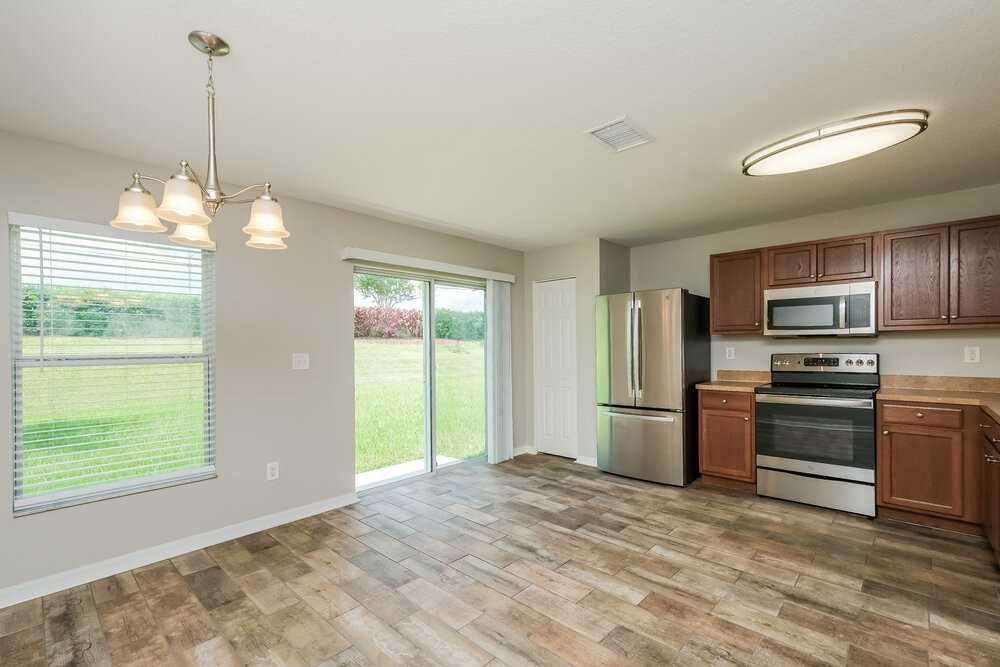 7406 Bridgeview Dr - Photo 5 of 16