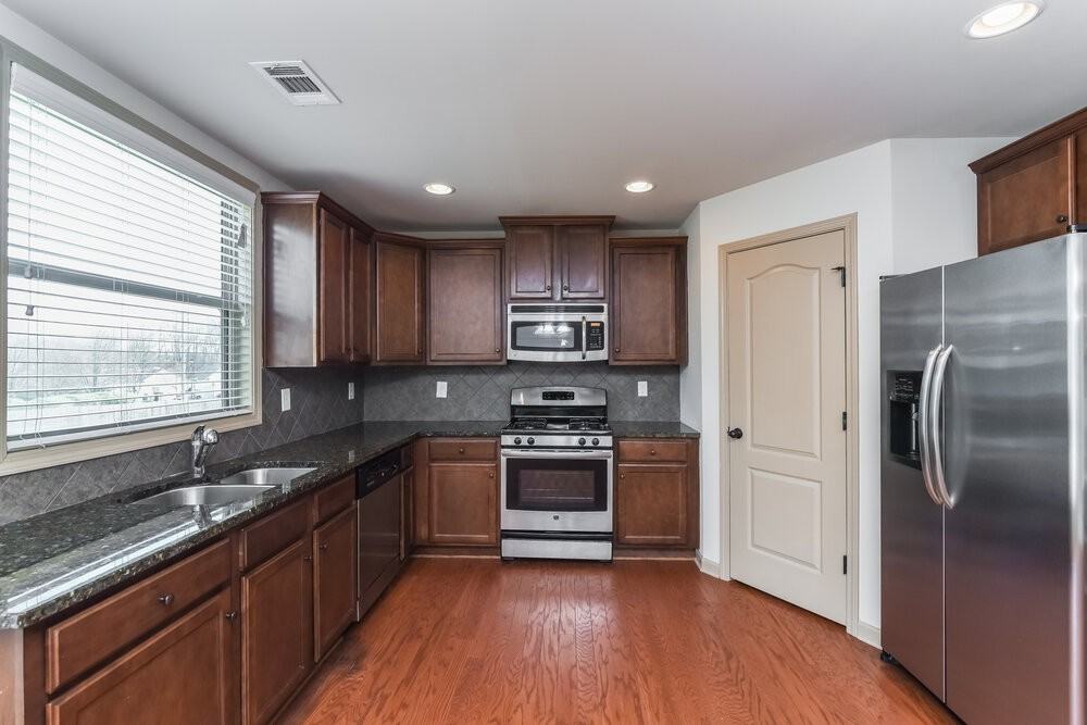 3258 Sag Harbor Ct - Photo 5 of 24