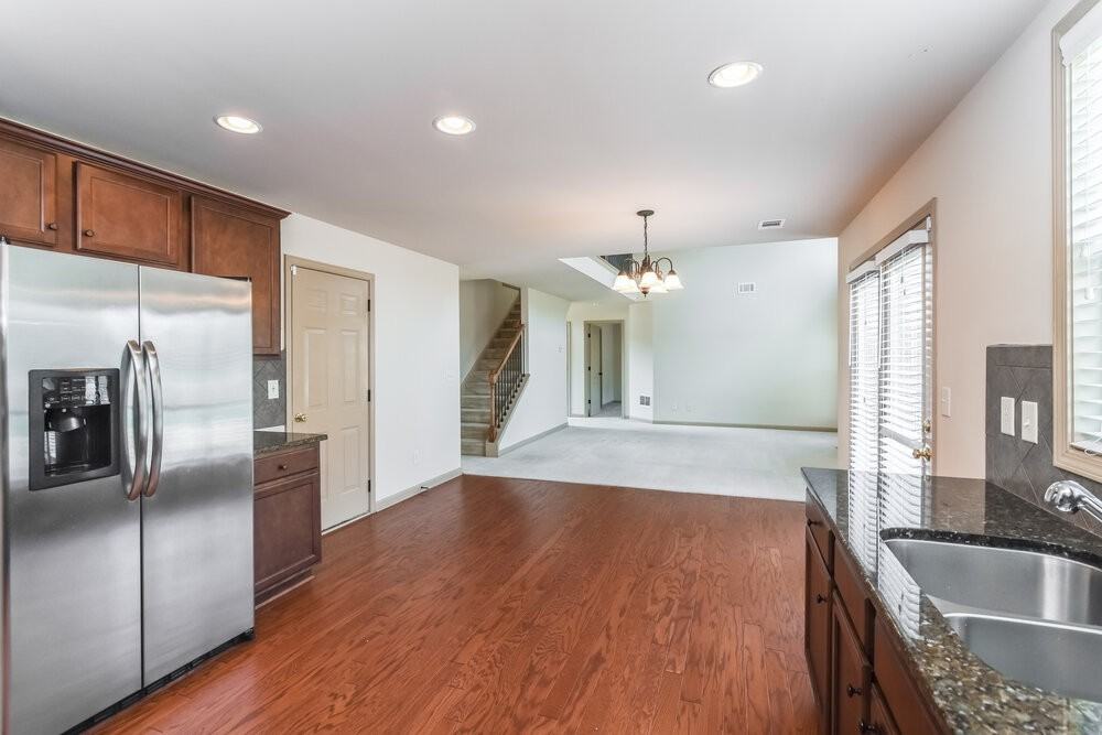 3258 Sag Harbor Ct - Photo 7 of 24