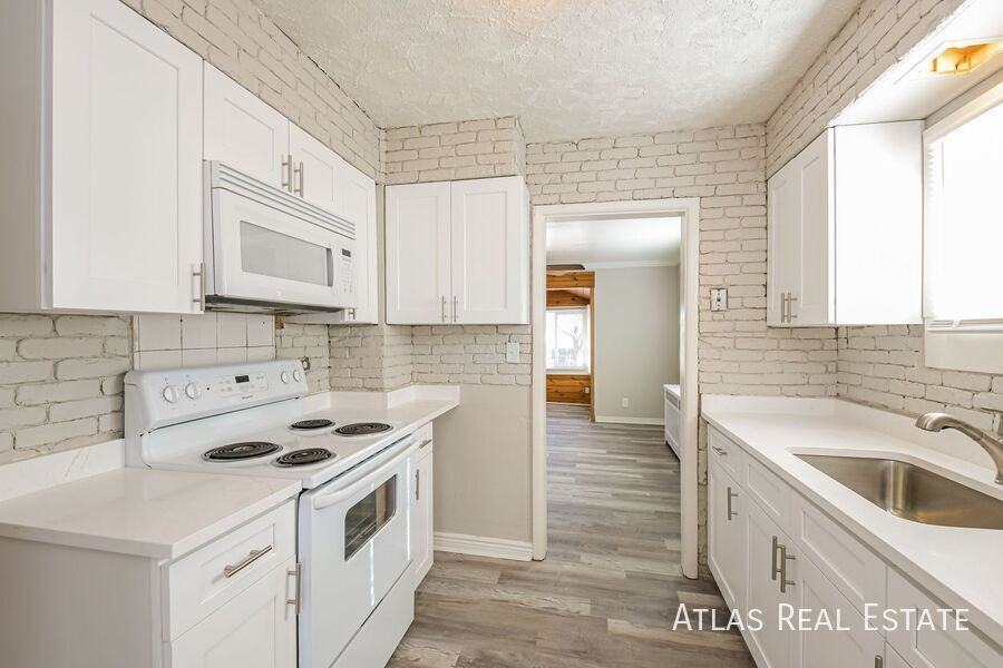 657 Irving St - Photo 6 of 20