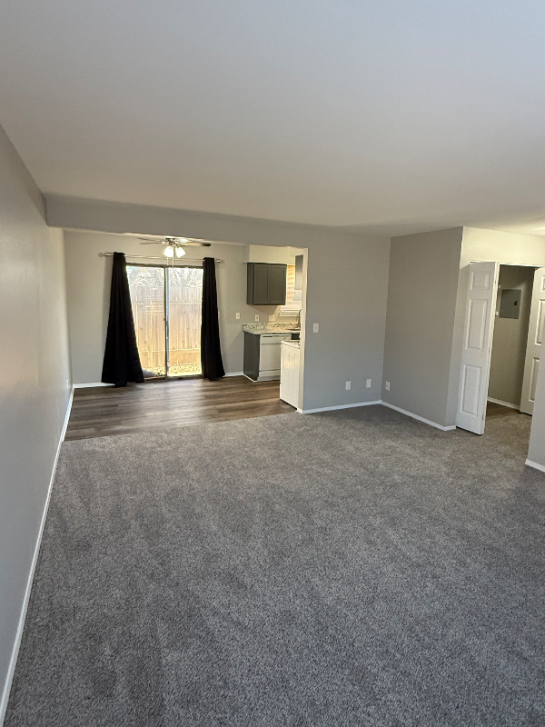 620 S Mount Carmel Ave #1 - Photo 3 of 13