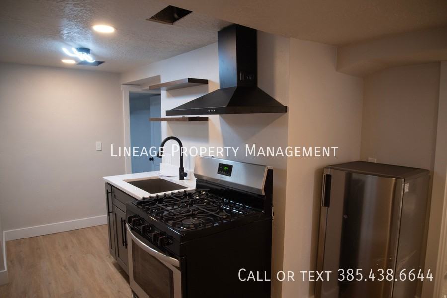 535 S 900 W #B - Photo 6 of 8