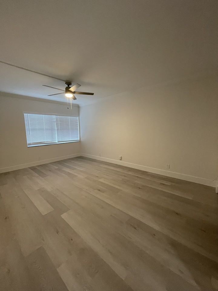 1325 Southeast 8th Avenue #B203 - Photo 3 of 7