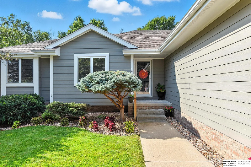 16125 Timberlane Dr - Photo 2 of 20