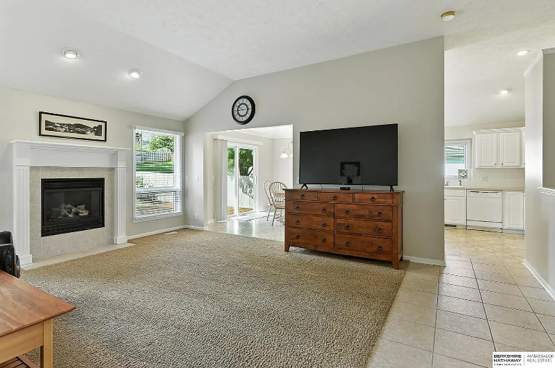 16125 Timberlane Dr - Photo 4 of 20